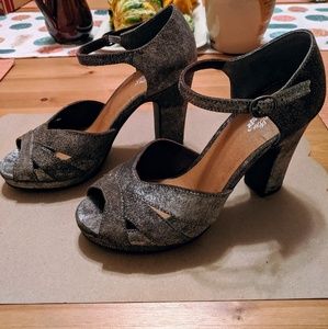 Seychelles Pewter Suede Platform Pump in